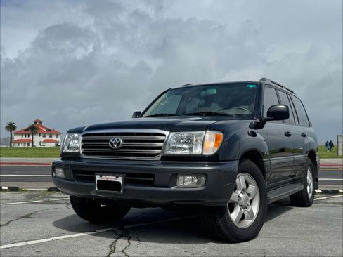 Used 2004 Toyota Land Cruiser AWD/4WD image 1