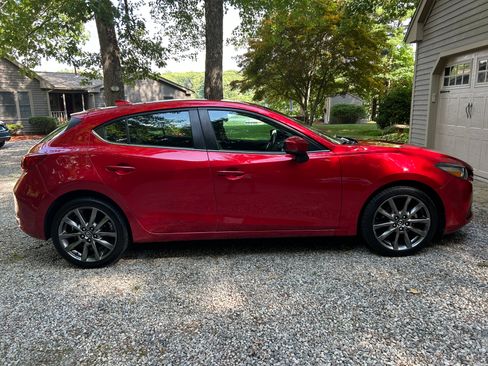 Used 2018 MAZDA MAZDA3 Touring FWD image 15