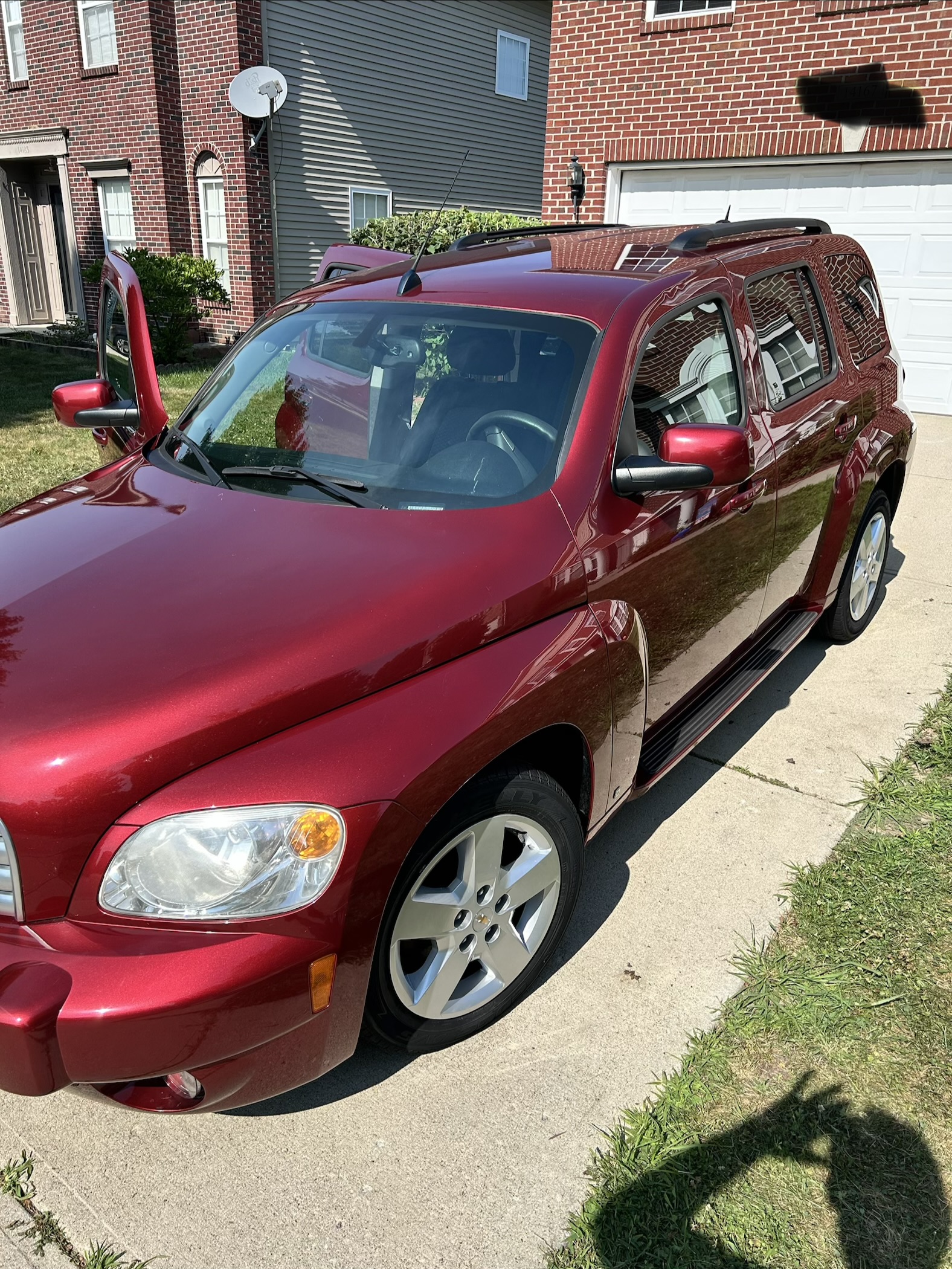 Used 2008 Chevrolet HHR LT FWD image 2