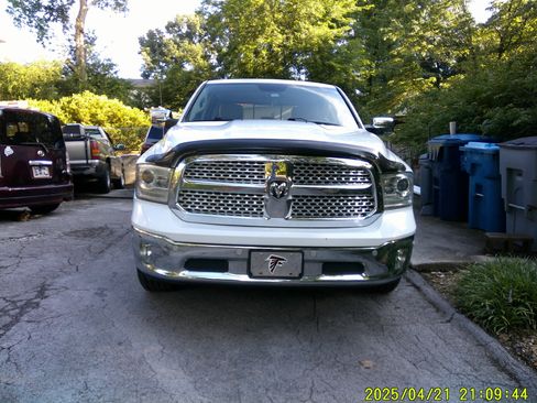 Used 2016 RAM 1500 Laramie w/ Convenience Group AWD/4WD image 14