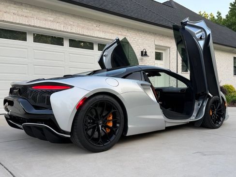 Used 2025 McLaren Artura Spider RWD image 15