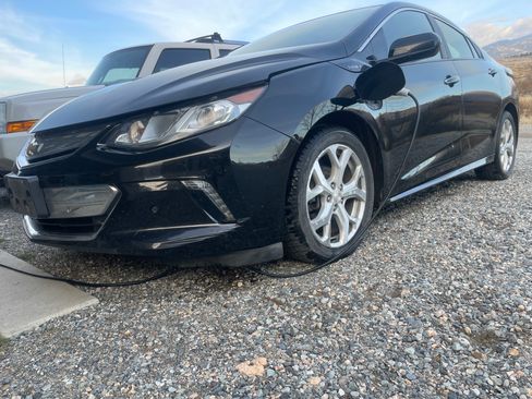 Used 2017 Chevrolet Volt Premier w/ Driver Confidence II Package image 4