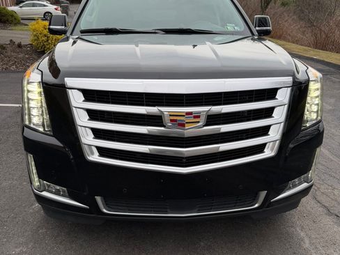 Used 2015 Cadillac Escalade Premium image 16