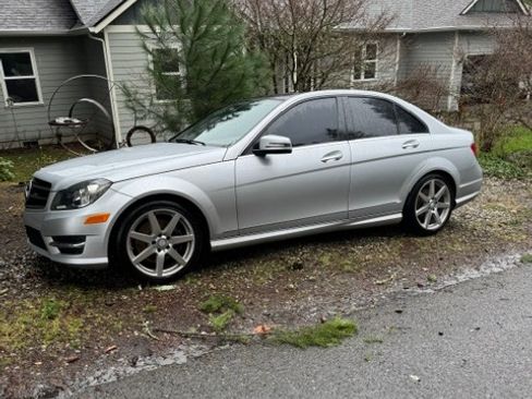 Used 2014 Mercedes-Benz C 300 4MATIC Sedan image 1