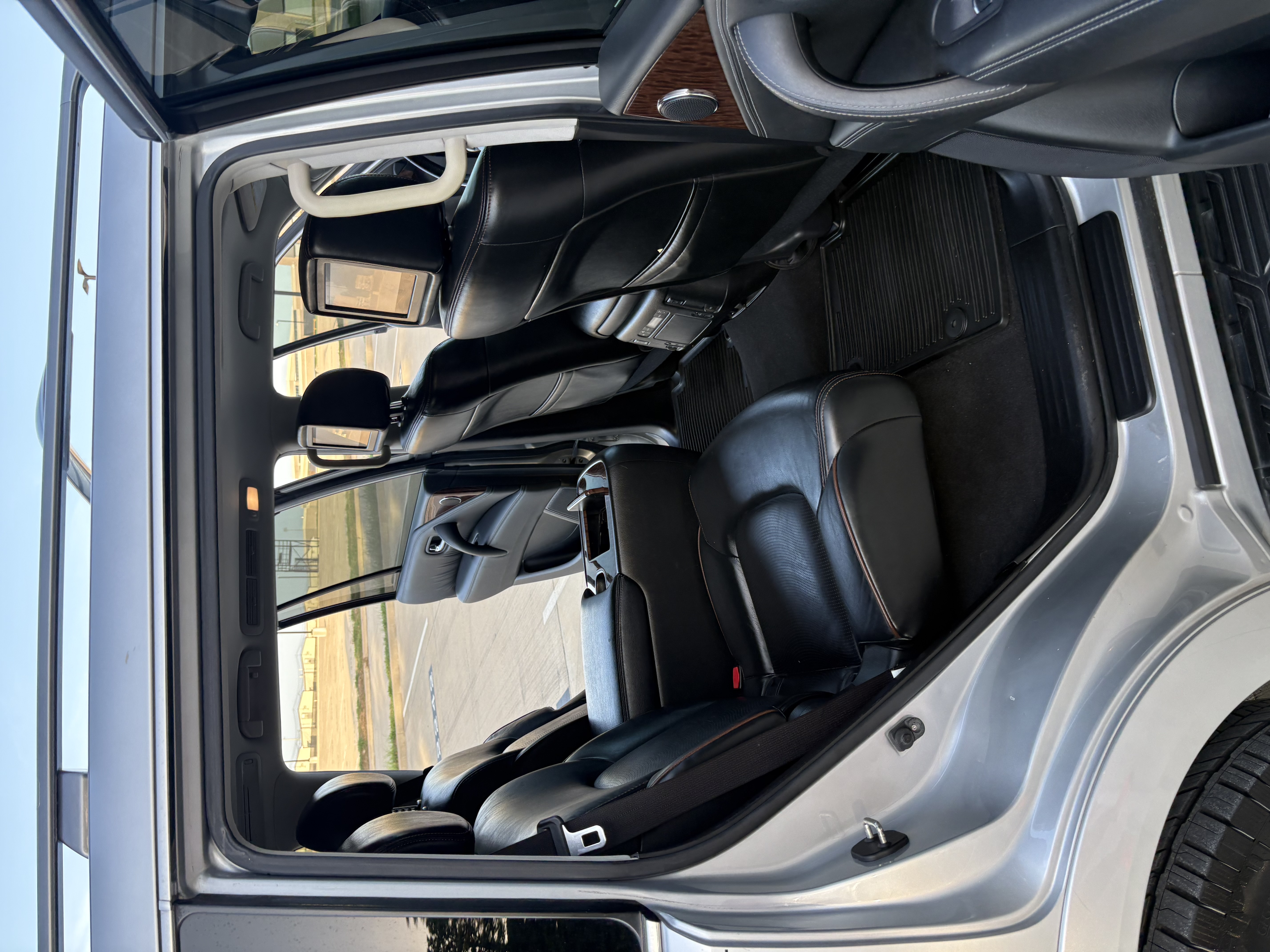 Used 2019 Nissan Armada Platinum w/ Captain's Chairs Package RWD image 6