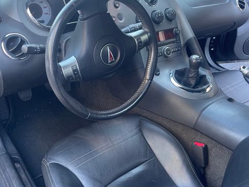 Used 2007 Pontiac Solstice Convertible 2D w/ Premium Package image 8