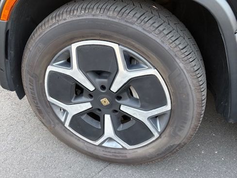 Used 2024 Rivian R1S Adventure AWD/4WD image 20