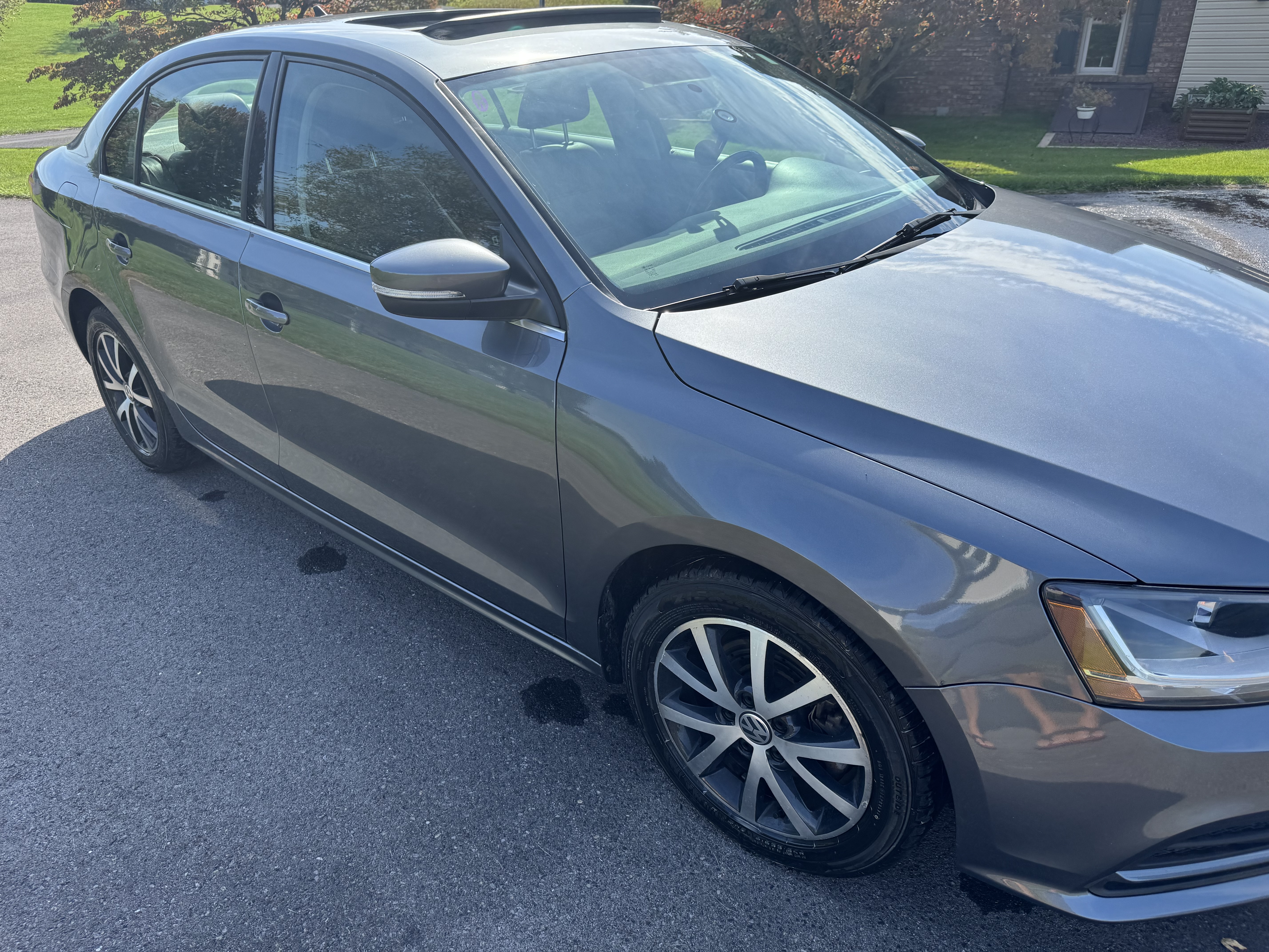 Used 2017 Volkswagen Jetta SE FWD image 1