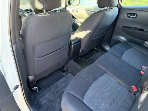 Used 2018 Nissan Leaf SV w/ SV Technology Package FWD image 16