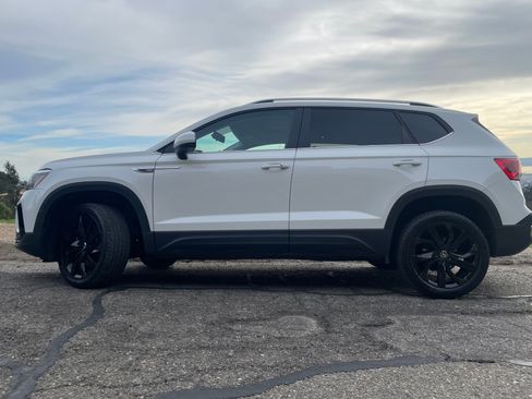 Used 2022 Volkswagen Taos SE image 5