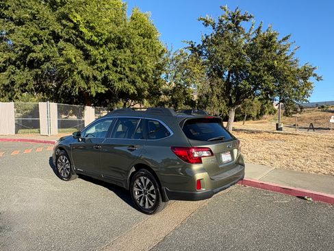 Used 2016 Subaru Outback 2.5i Limited AWD/4WD image 11