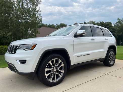 Used 2018 Jeep Grand Cherokee Limited w/ Luxury Group II image 5