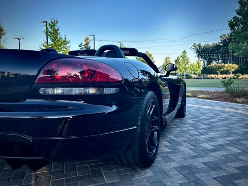 Used 2004 Dodge Viper SRT-10 RWD image 4