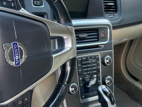 Used 2014 Volvo S60 T5 FWD image 2