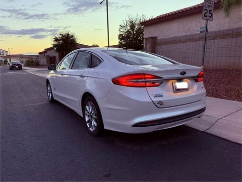 Used 2017 Ford Fusion Energi SE image 5