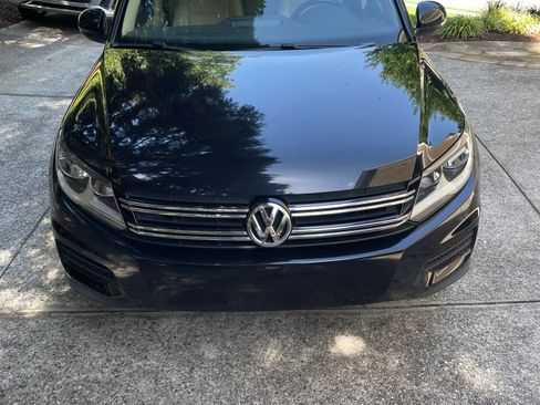 Used 2014 Volkswagen Tiguan SE FWD image 2