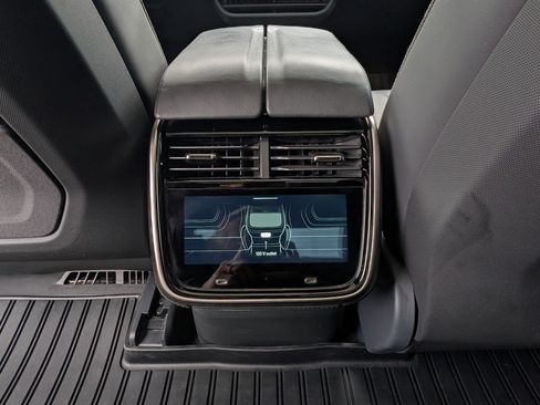 Used 2022 Rivian R1T Launch Edition image 11