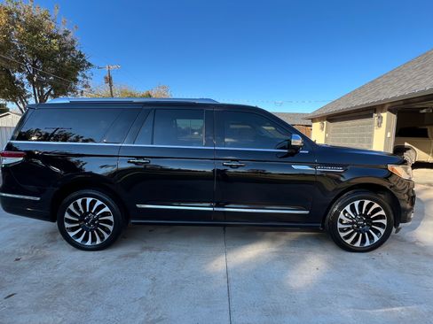 Used 2023 Lincoln Navigator L Black Label image 1