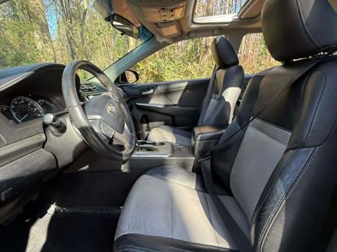 Used 2012 Toyota Camry SE image 2