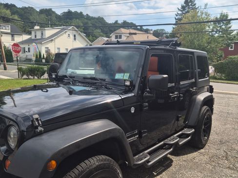 Used 2012 Jeep Wrangler Unlimited Sport AWD/4WD image 10
