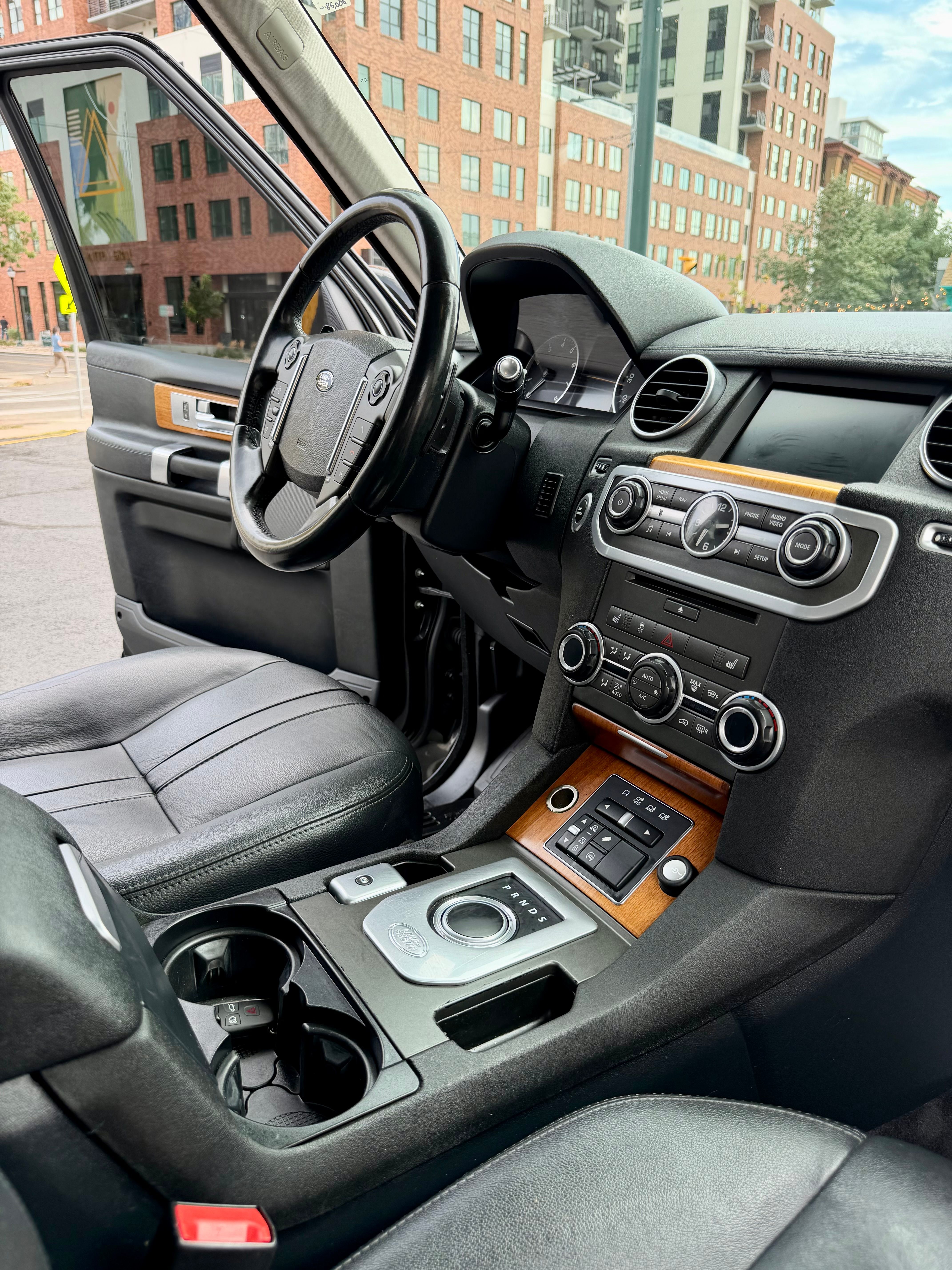 Used 2016 Land Rover LR4 AWD/4WD image 8