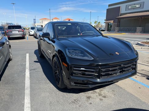 Used 2025 Porsche Cayenne S image 2