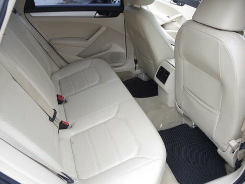 Used 2013 Volkswagen Passat TDI SE image 10