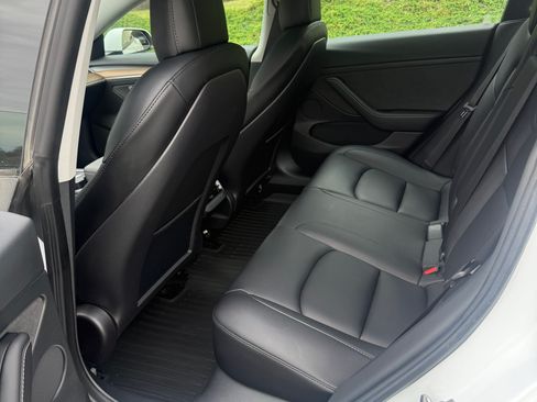 Used 2022 Tesla Model 3 Long Range AWD/4WD image 6