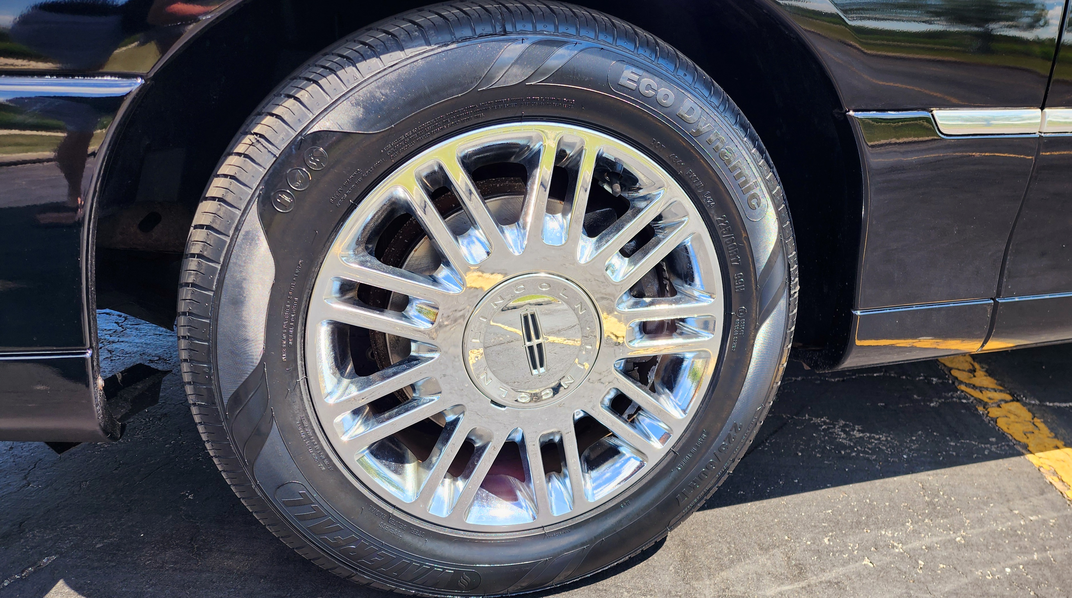Used 2010 Lincoln Town Car Signature Limited RWD image 23