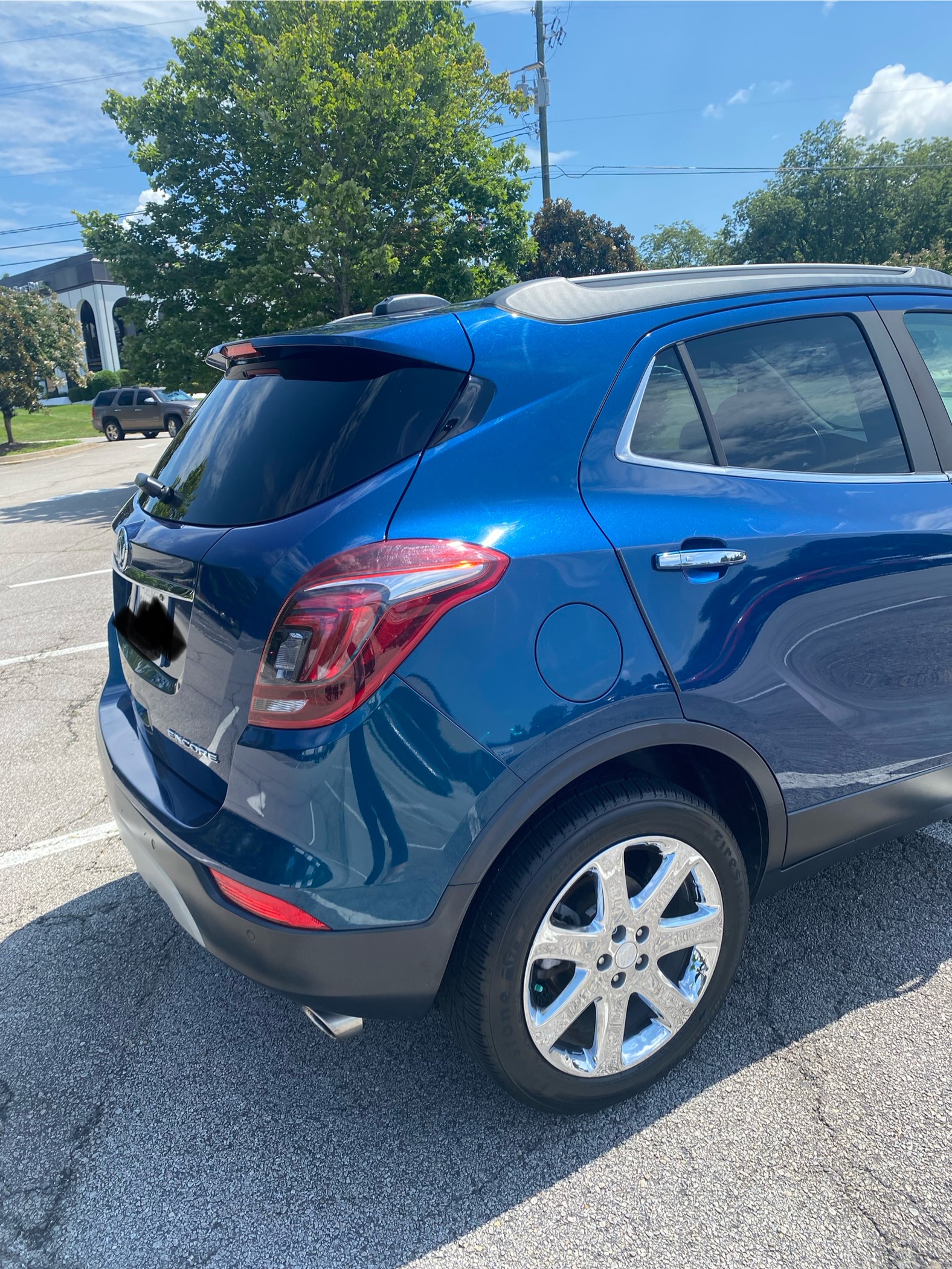 Used 2019 Buick Encore Essence w/ Experience Buick Package FWD image 6