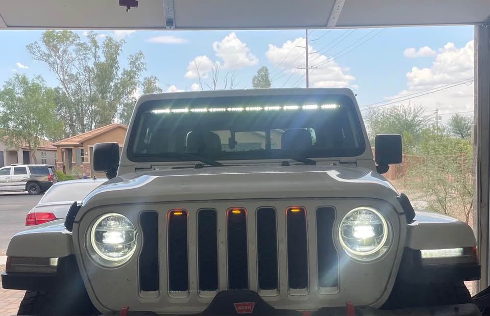 Used 2020 Jeep Gladiator Overland w/ Popular Equipment Package AWD/4WD image 4