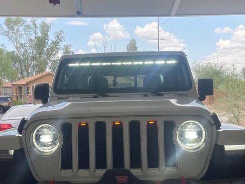 Used 2020 Jeep Gladiator Overland w/ Popular Equipment Package AWD/4WD image 4