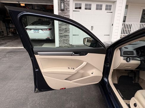 Used 2015 Volkswagen Passat 1.8T Limited Edition image 12