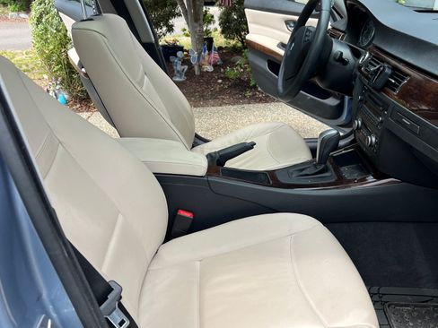 Used 2010 BMW 328i xDrive Sedan AWD/4WD image 12
