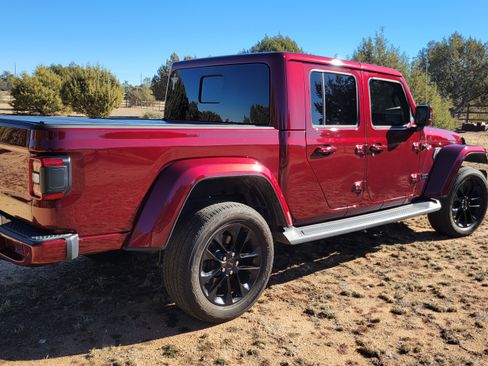 Used 2021 Jeep Gladiator Overland image 2