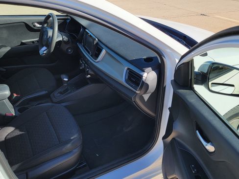 Used 2020 Kia Rio S image 5