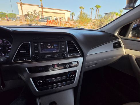 Used 2015 Hyundai Sonata SE w/ Option Group 09 FWD image 14