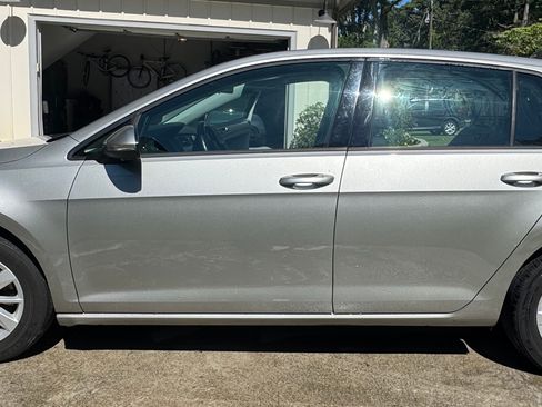 Used 2017 Volkswagen Golf S FWD image 5