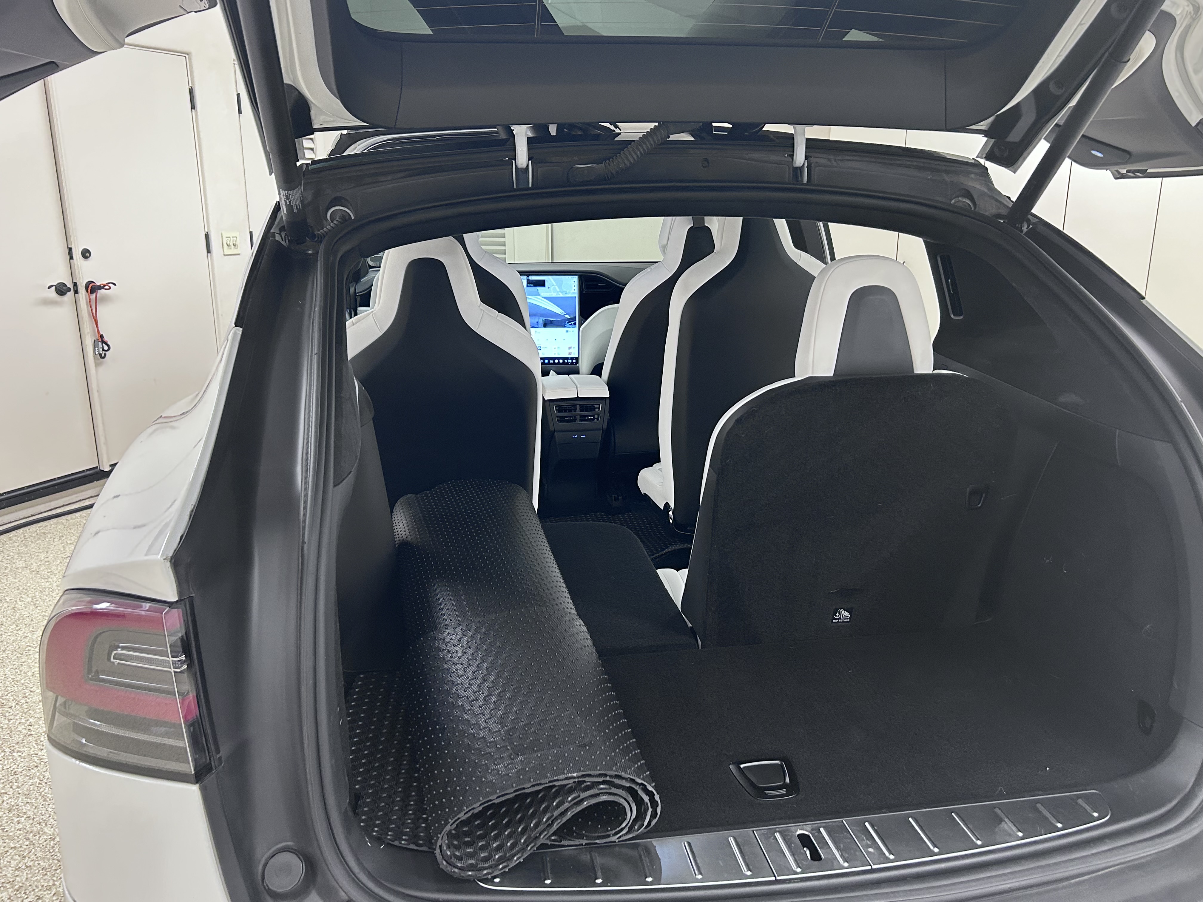 Used 2018 Tesla Model X 100D AWD/4WD image 2