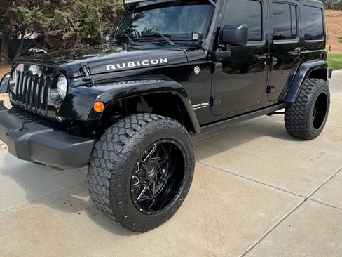 Used 2018 Jeep Wrangler Unlimited Rubicon w/ Connectivity Group AWD/4WD image 6