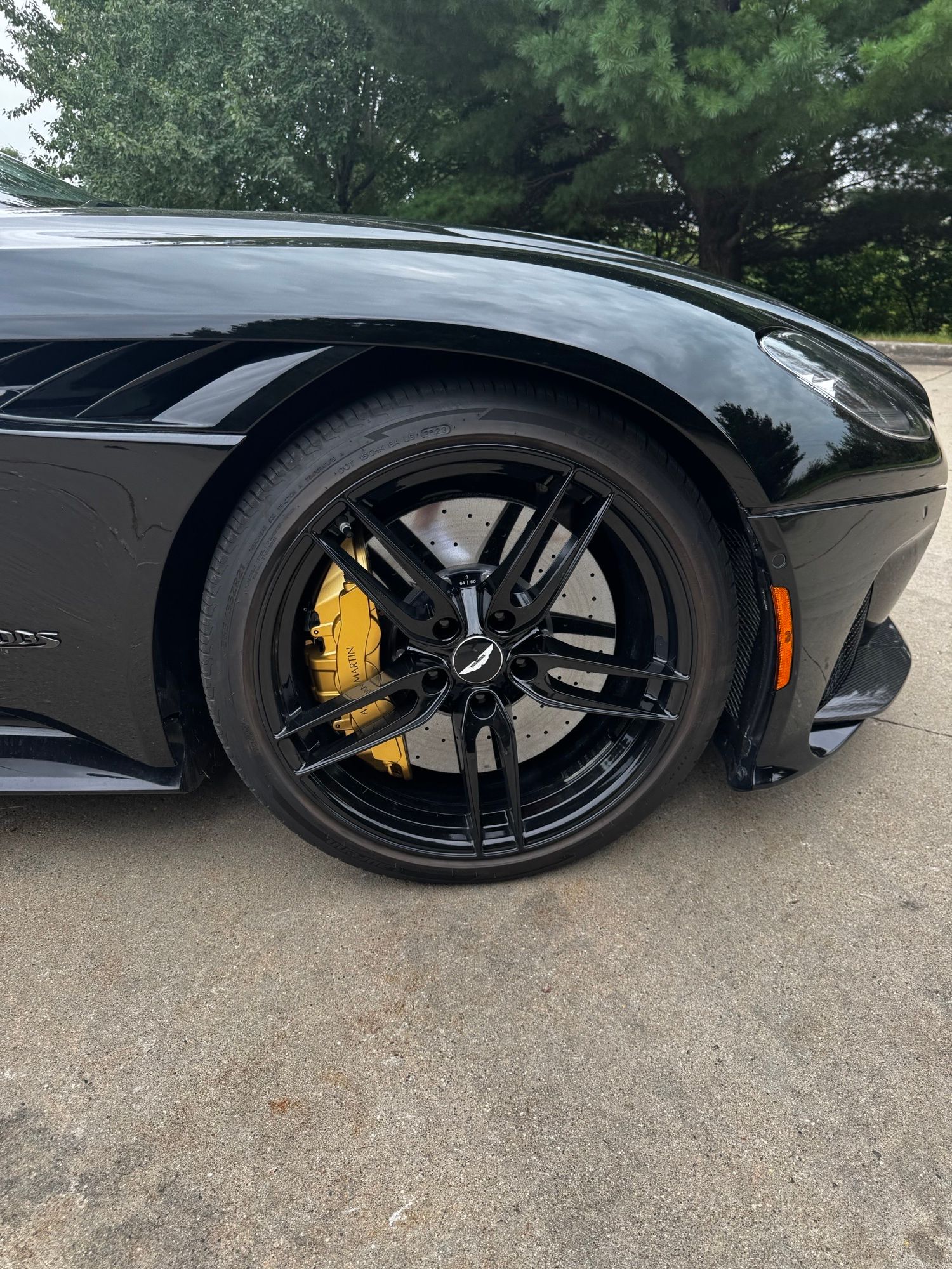 Used 2022 Aston Martin DBS Superleggera RWD image 12
