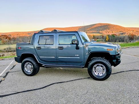 Used 2005 HUMMER H2 SUT w/ Preferred Equipment Group image 2
