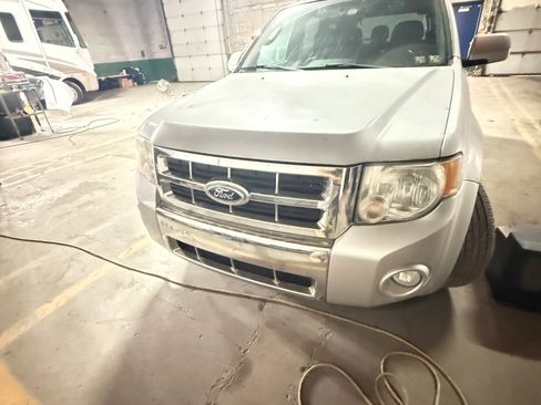 Used 2011 Ford Escape Limited w/ 301A Rapid Spec Order Code image 4