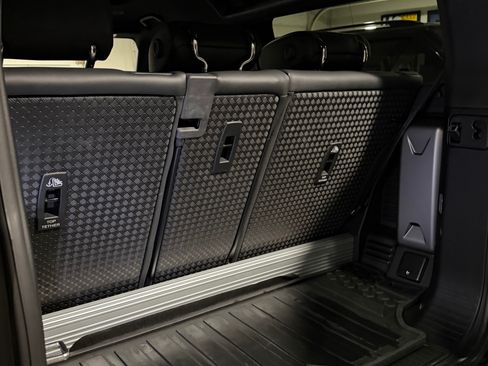 Used 2022 Land Rover Defender 90 X-Dynamic SE image 8