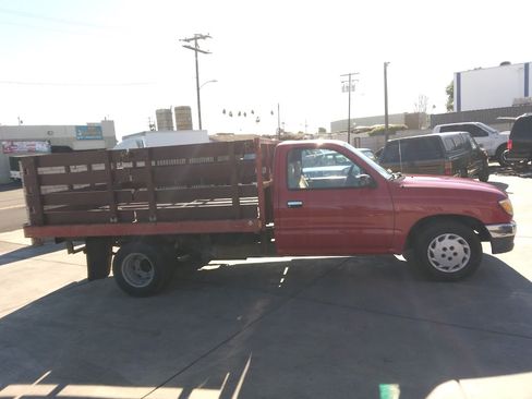 Used 1997 Toyota Tacoma 2WD Regular Cab image 2