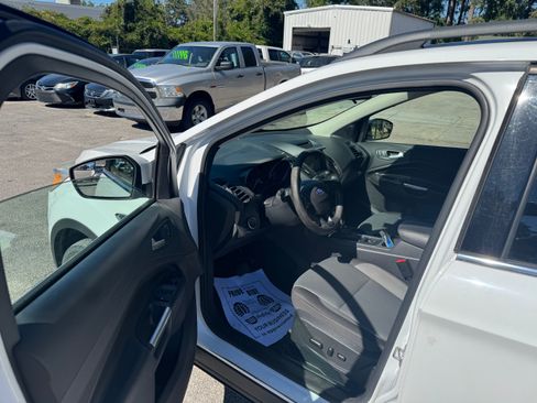 Used 2018 Ford Escape SE w/ SE Sync 3 Package image 10