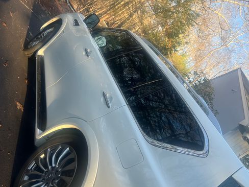 Used 2015 INFINITI QX80 4WD w/ Deluxe Technology Package image 5