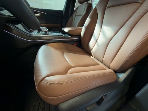 Used 2025 Audi Q8 Premium Plus image 9