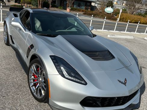 Used 2019 Chevrolet Corvette Z06 image 1