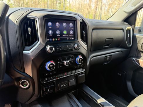 Used 2023 GMC Sierra 3500 Denali w/ Denali Ultimate Package AWD/4WD image 11